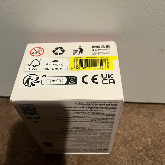 Authentic Pop Mart CRYBABY Crying Again Series - I’ll Bring You A Flower - Picture 8 of 9